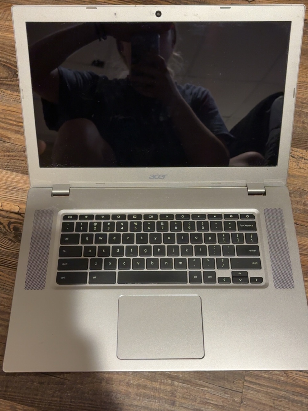 Acer touchscreen Silver Laptop with Black Keys and Large Trackpad